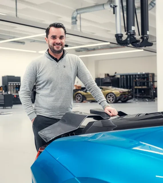 Portret Julien van Strien Lamborghini 