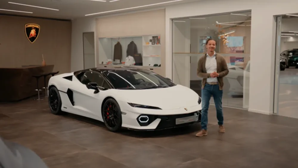 Temerario in showroom tijdens uitlegvideo