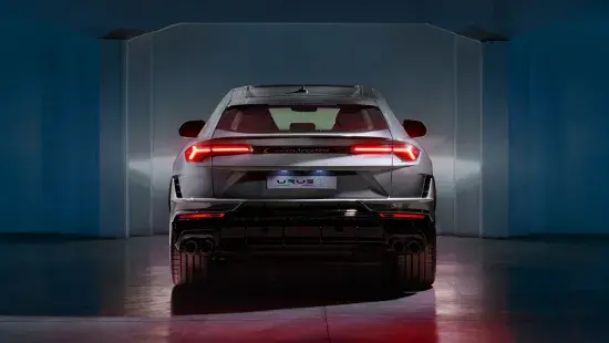 Lamborghini Urus S achteraanzicht