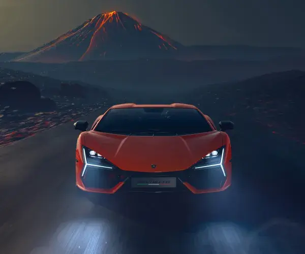 Lamborghini Revuelto oranje vooraanzicht 