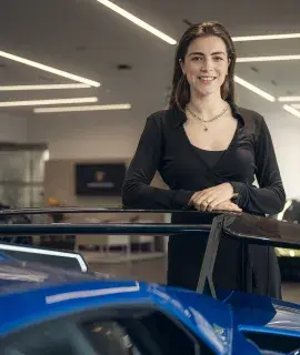 Portretfoto Anouk van Houwelingen - van Splunteren Lamborghini Rotterdam