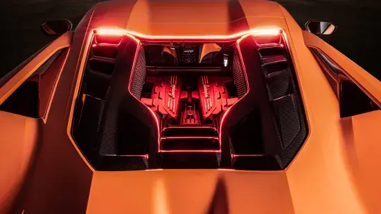 Lamborghini Revuelto bovenaanzicht achterkant motor
