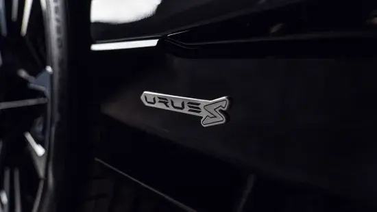 Lamborghini Urus S logo zijkan